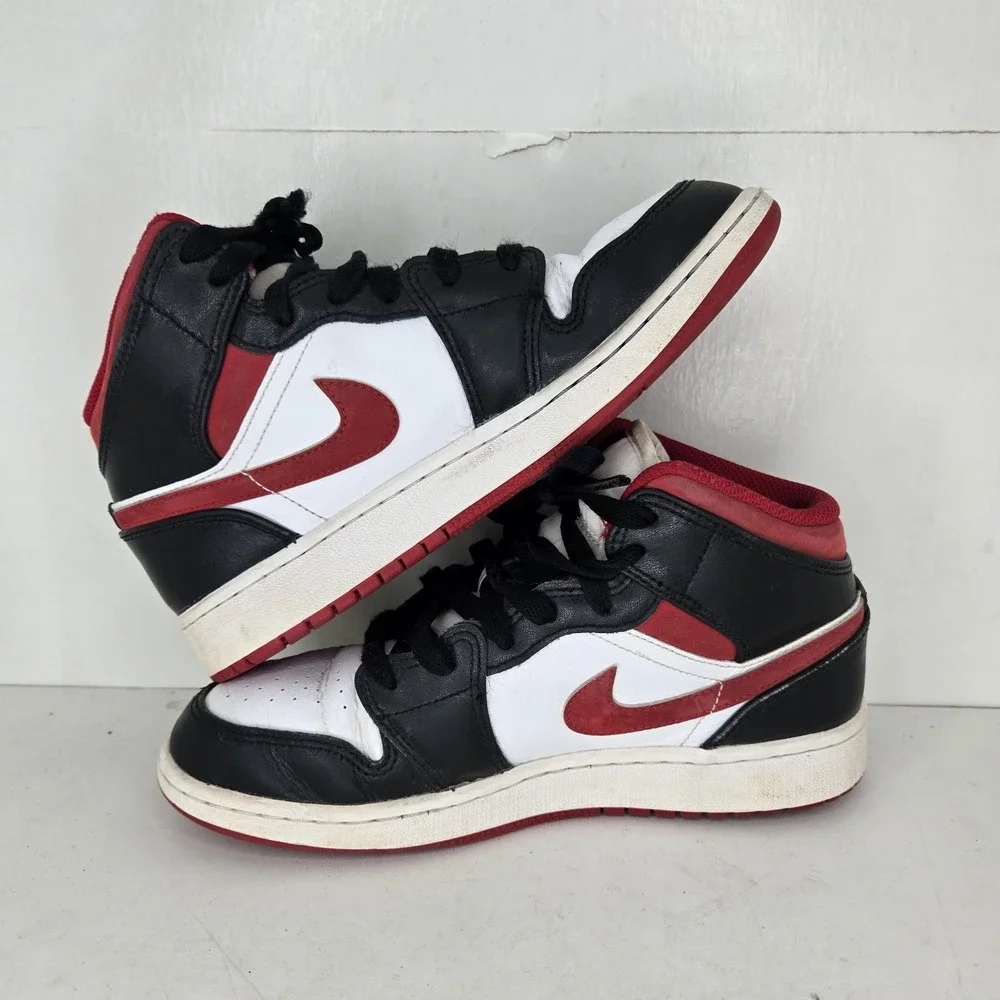 Nike Air Jordan 1 Mid Gym Red Black White 2021 DJ4695-122 GS Youth Size 5Y Shoes